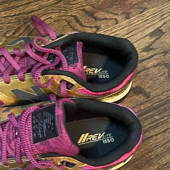 NEW BALANCE rev lite 1550 Lace Garnet and Gold like new lace up shoes - Picture 6 of 8